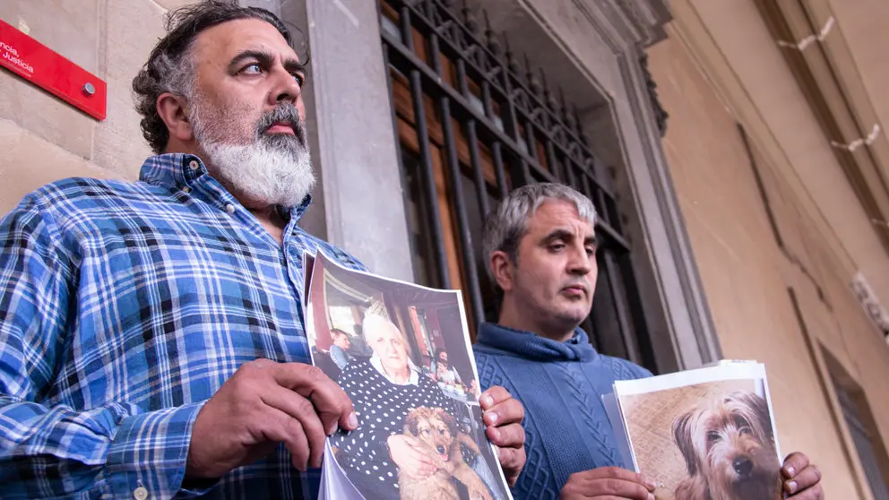 Los hijos de Gumersinda, la mujer desaparecida en San Jorge, atienden a los medios de comunicación y agradecen la colaboración ciudadana en la búsqueda. NOEMÍ VERA