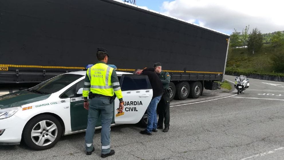 El camionero detenido por la Guardia Civil tras dar positivo en alcohol GUARDIA CIVIL