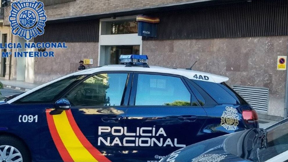 Exterior de la Jefatura Superior de Policía Nacional en la calle General Chinchilla de Pamplona, donde ha sido atendido un hombre desplomado por un golpe de calor POLICÍA NACIONAL