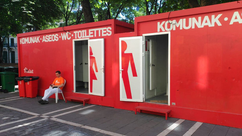 Imagen de uno de los baños públicos portátiles instalado en Pamplona durante los Sanfermines NAVARRACOM1