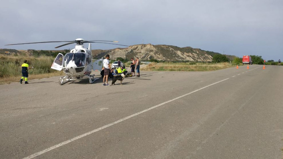 Traslado en helicóptero del herido grave en un accidente laboral en Caparroso POLICÍA FORAL
