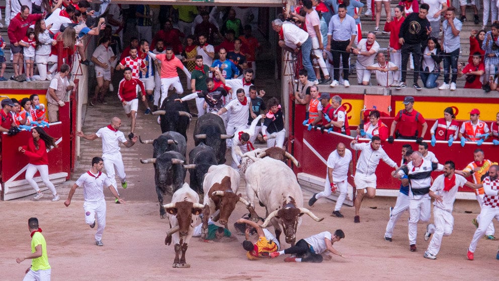 Ultimo encierro de los Sanfermines de 2019 con la ganadería Miura en la plaza de toros. Pamplona. NOEMÍ VERA.