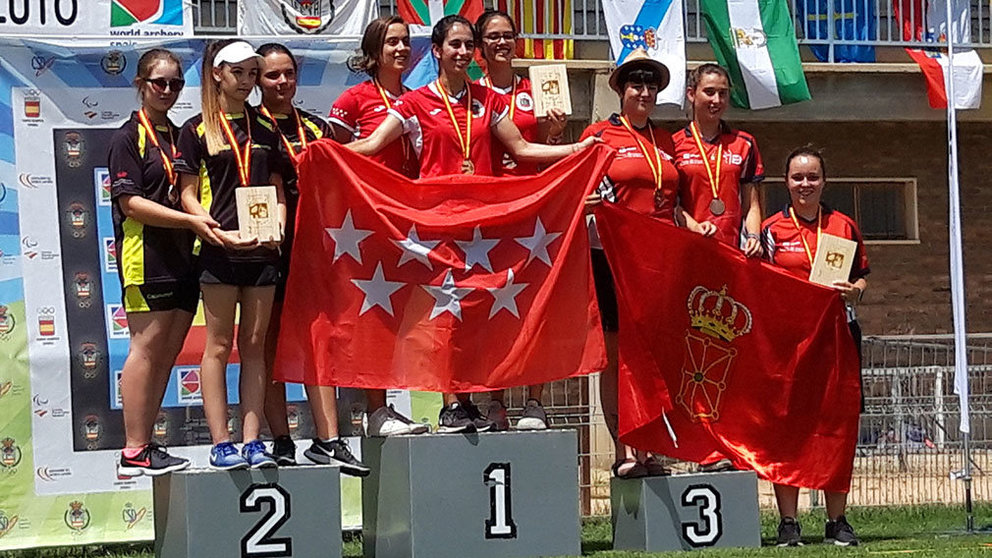 El podium del Campeonato de España de tiro con arco, con las navarras en el tercer lugar por primera vez en la historia. CEDIDA