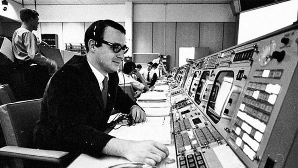 El controlador Steve Bales verificó que el alunizaje del Apollo 11 podía continuar.