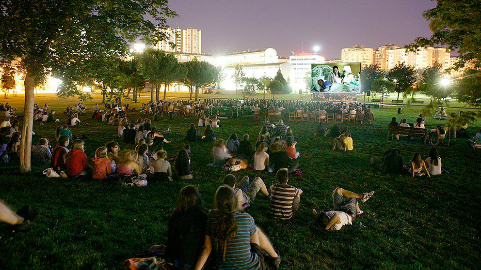 Proyecciones de cine al aire libre en pantallas gigantes en el parque de Yamaguchi Foto AYUNTAMIENTO DE PAMPLONA
