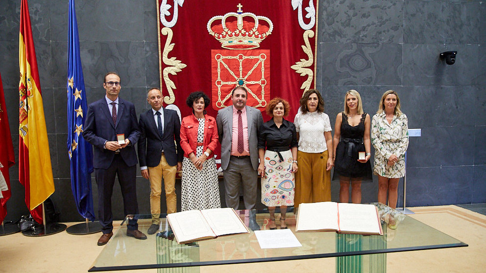 Toma de posesión como nuevos parlamentarios forales de Jorge Aguirre, María Virginia Magdaleno y Blanca Regúlez. IÑIGO ALZUGARAY