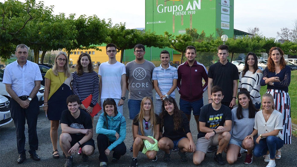 Alumnos de la UPNA en su visita a la empresa del grupo AN. EUROPA PRESS