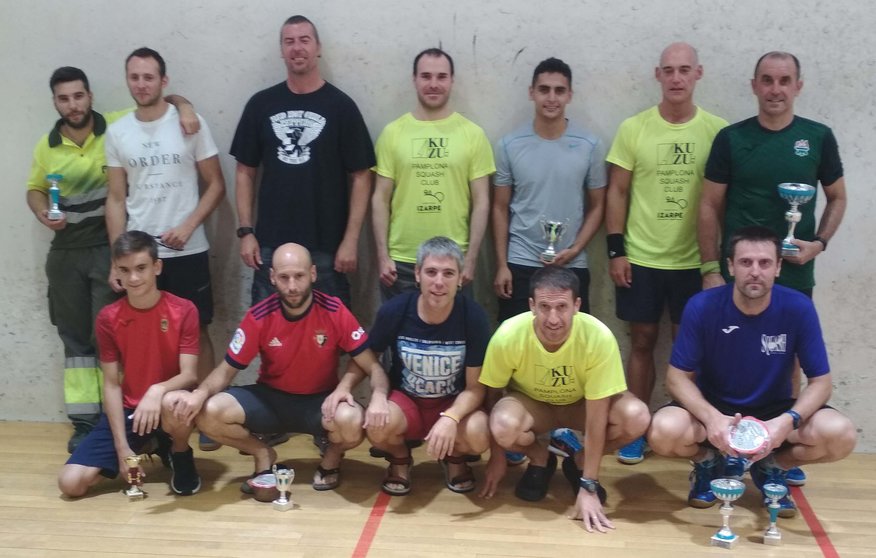 Participantes premiados en el campeonato navarro de squash a media pista Cedida.