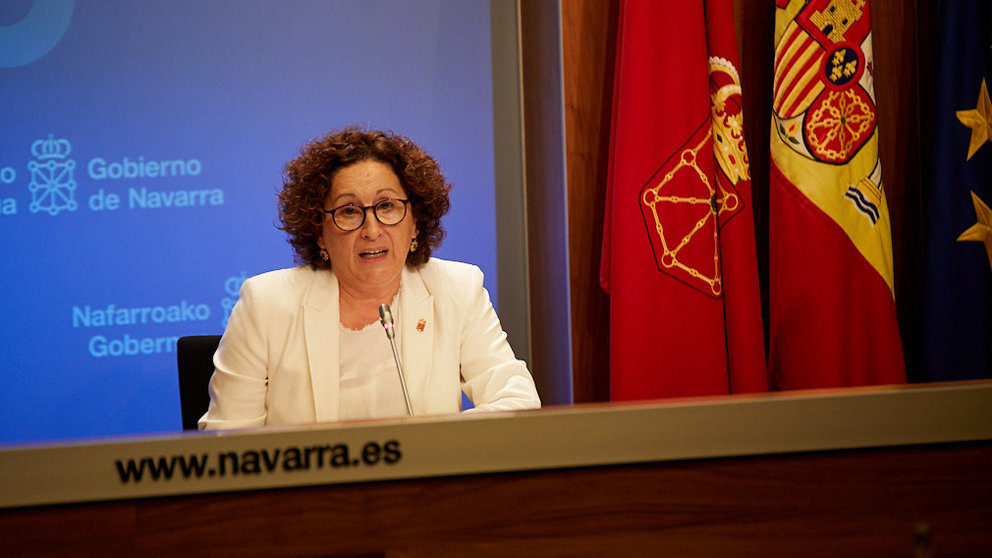 La consejera de Derechos Sociales, María Carmen Maeztu, presenta los datos del paro correspondientes al mes de agosto. IÑIGO ALZUGARAY