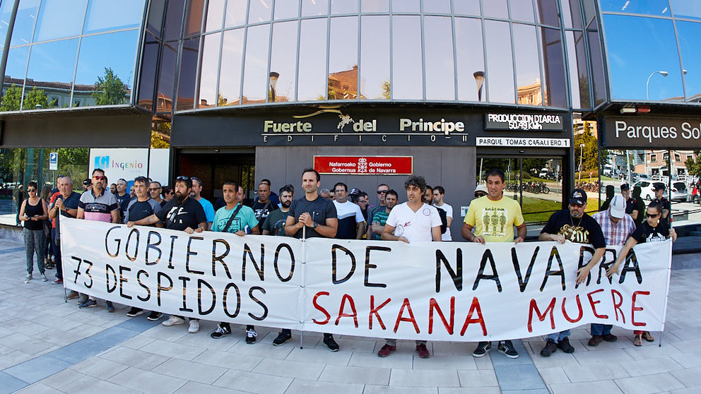 Concentración de la plantilla de Apoyos Metálicos contra la decisión de la empresa de cerrar la planta de Olazagutía. IÑIGO ALZUGARAY