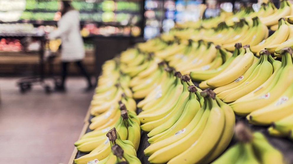 Plátanos a la venta en un supermercado. Foto de ARCHIVO.