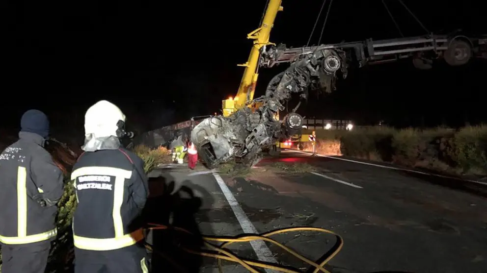 Accidente de un tren de carretera en la AP-15 BOMBEROS DE NAVARRA