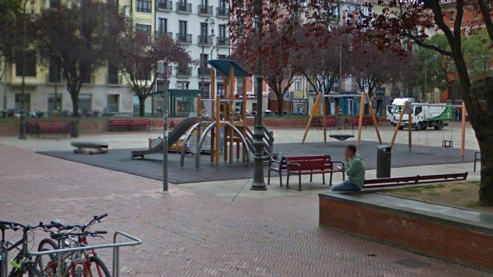Parque infantil situado en la plaza San Francisco de Pamplona