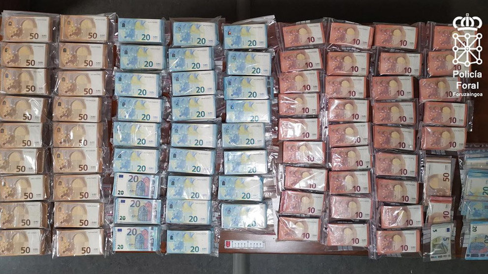 Los casi 258.000 euros incautados a un camionero que proceden del tráfico de drogas POLICÍA FORAL