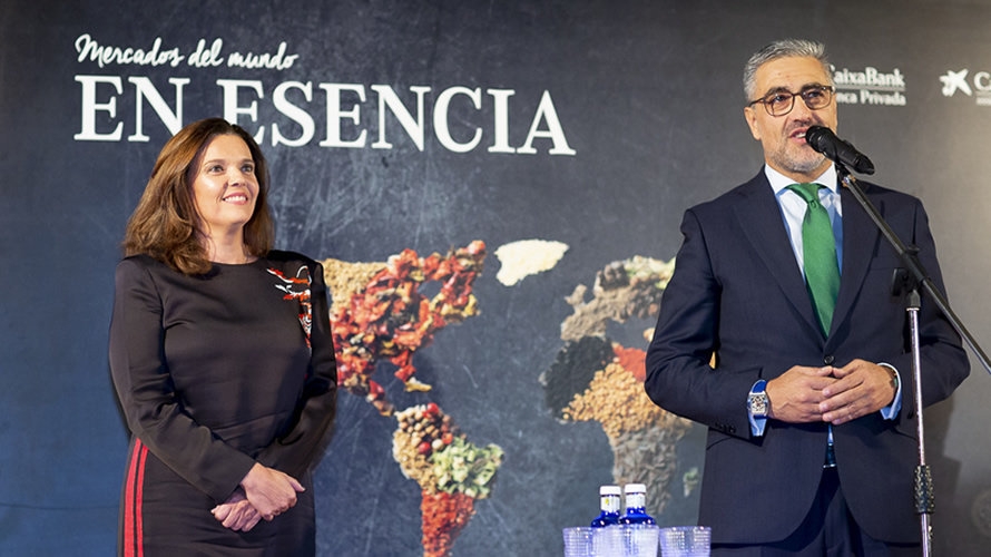 Ana Díez Fontana y Alfonso Sánchez González en la presentación del evento En Esencia 2019 organizado por CaixaBank. CEDIDA