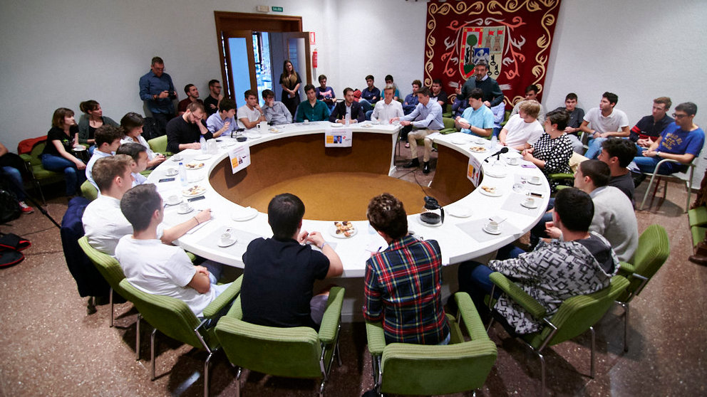 Larraona organiza un debate electoral de cara a las elecciones del 10N con los candidatos de Navarra Suma, Podemos, PSOE, EH Bildu y Geroa Bai. PABLO LASAOSA
