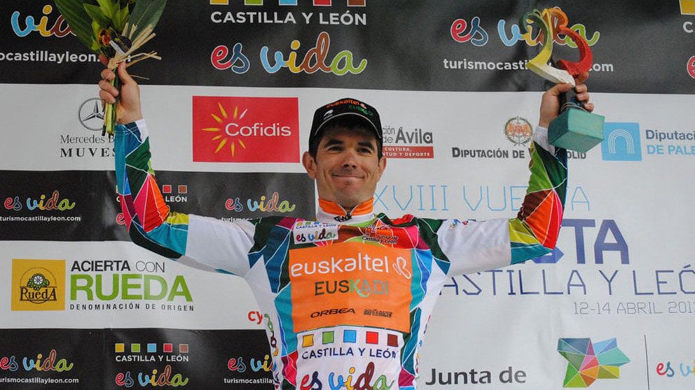 Pablo Urtasun celebra una victoria como corredor profesional. Cedida.