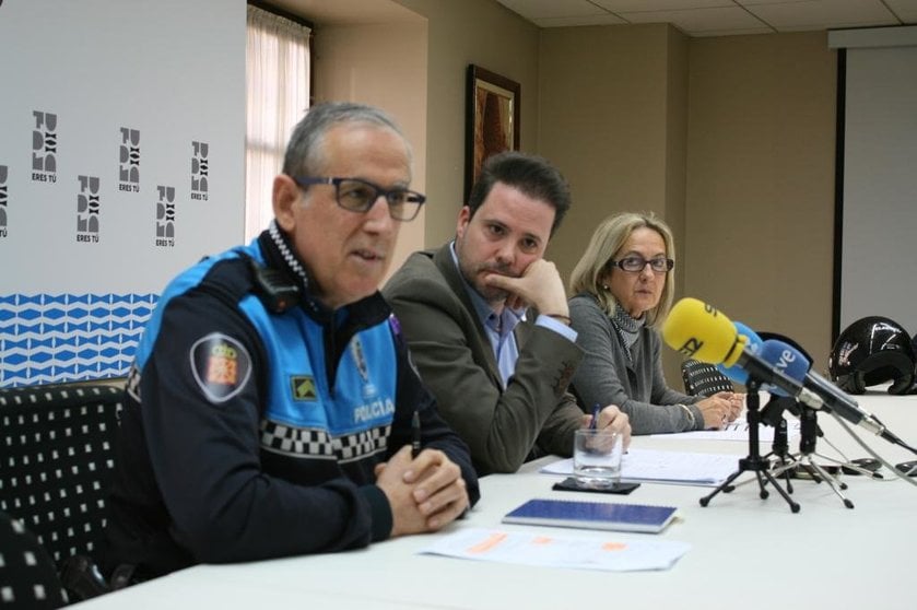 El jefe de la Policía Municipal de Tudela comparece junto al alcalde de la localidad, Alejandro Toquero. CEDIDA.