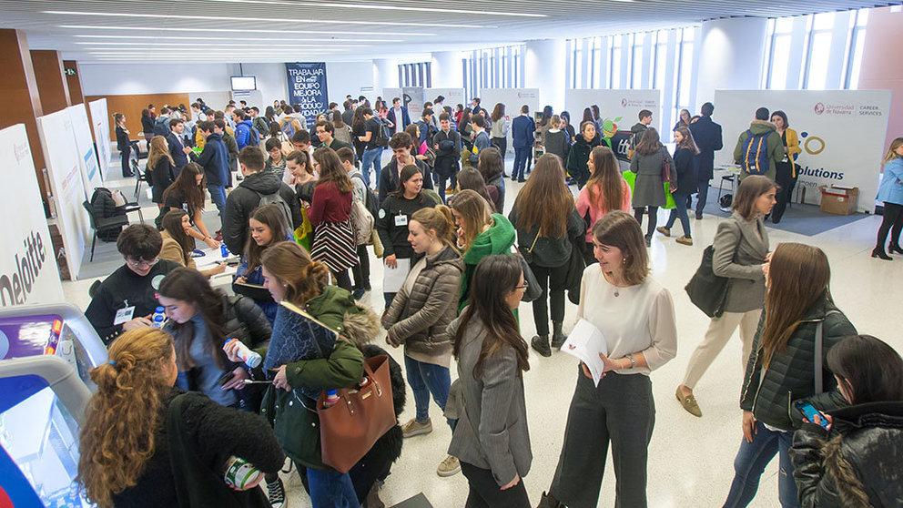 Alumnos participan en un foro de empresas de la Universidad de Navarra. UNAV