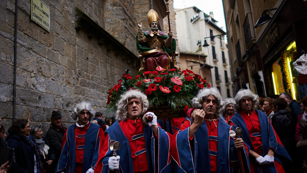 Festividad de San Santurnino, Partón de Pamplona, con procesión, Gigantes y Cabezudos y dantzaris. PABLO LASAOSA