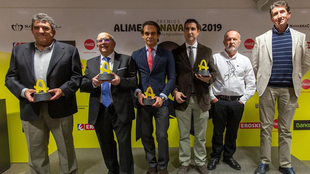 Foto de familia de los galardonados con los Premios Alimenta Navarra 2019 CEDIDA