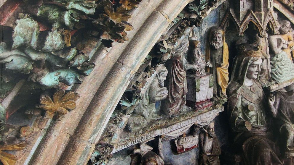 Un fragmento de la portada restaurada de la iglesia Santa María de Olite. CEDIDA