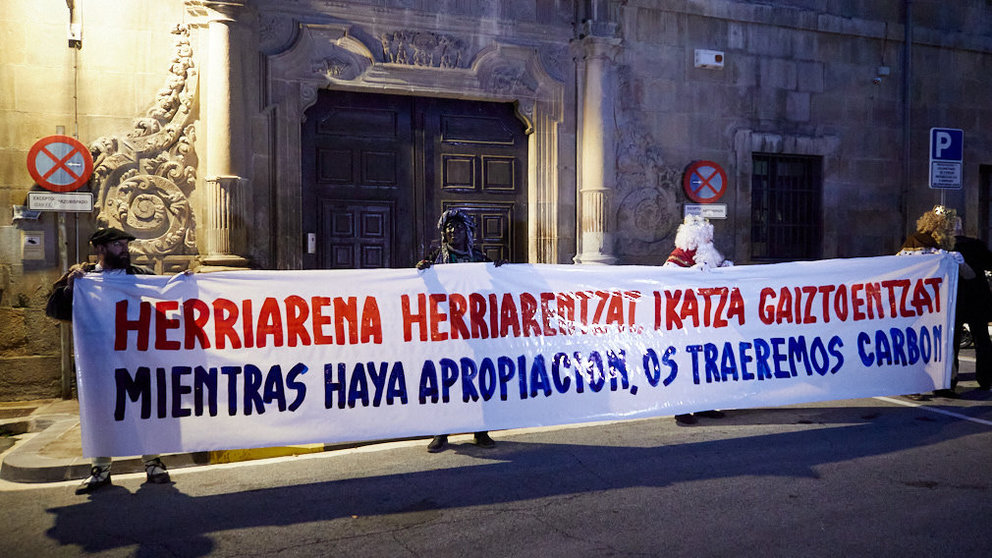 Movilización de la Plataforma de Defensa del Patrimonio Navarro para reclamar la devolución de los bienes inmatriculados por la Iglesia. IÑIGO ALZUGARAY