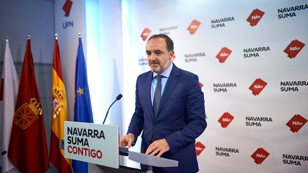 Rueda de prensa del portavoz de Navarra Suma, Javier Esparza, para valorar el acuerdo suscrito entre el PSOE y el PNV. MIGUEL OSÉS