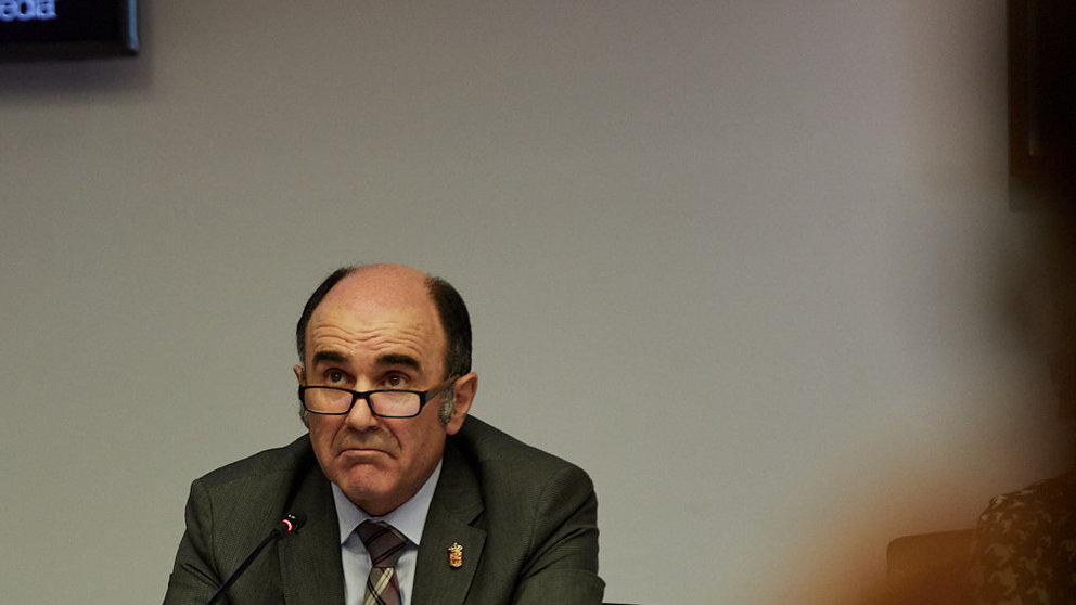 Comparecencia para que el consejero Manu Ayerdi informe de la tramitación y resolución de las sucesivas convocatorias del programa Becas Navarra 2009-2012. IÑIGO ALZUGARAY
