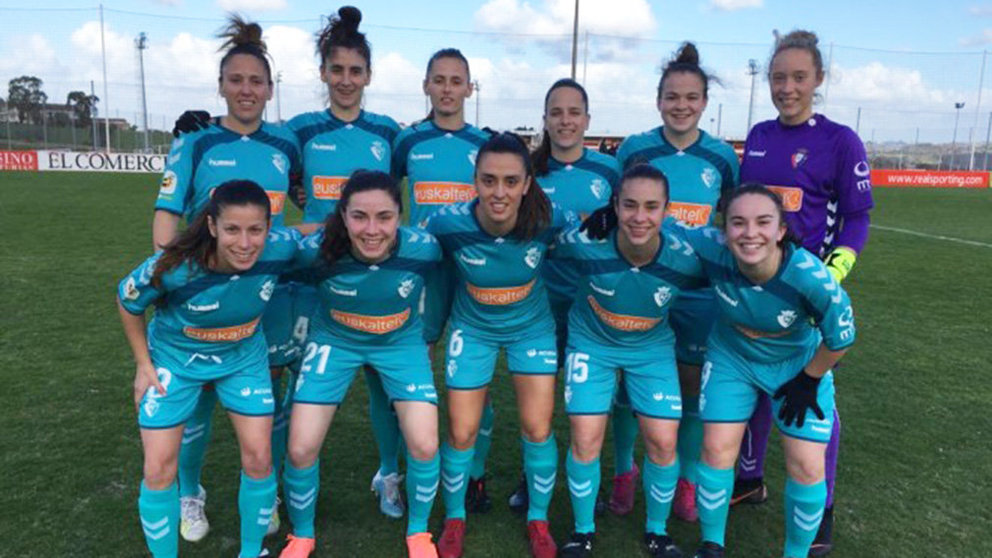 Equipo titular de Osasuna femenino ante el Sporting en las instalaciones de Mareo. CA Osasuna.