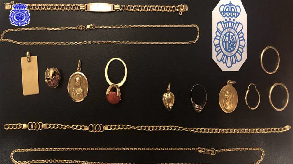 Las joyas robadas por la cuidadora que han sido recuperadas. POLICÍA NACIONAL