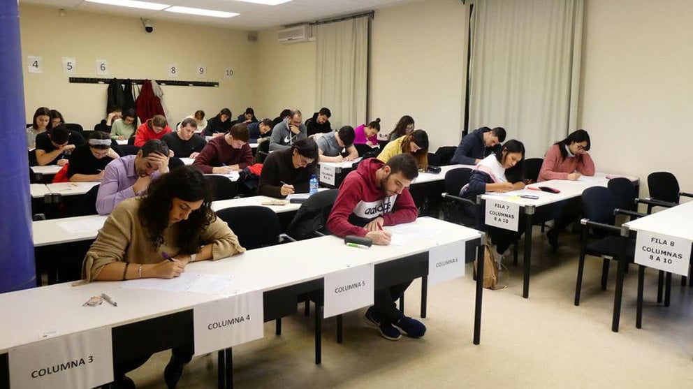 Un grupo de estudiantes realiza exámenes en la UNED de Tudela. CEDIDA
