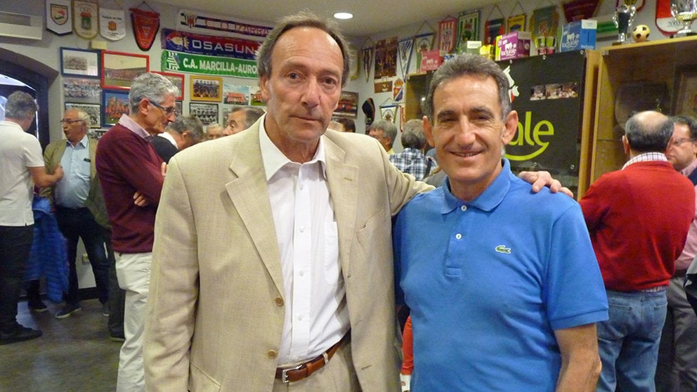 Javier Castañeda junto a  José Luis Torre en la sede de los veteranos de Osasuna. Navarra.com