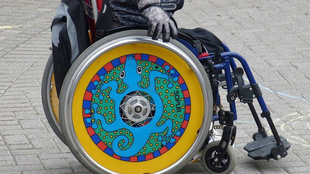 Un niño en una silla de ruedas ARCHIVO