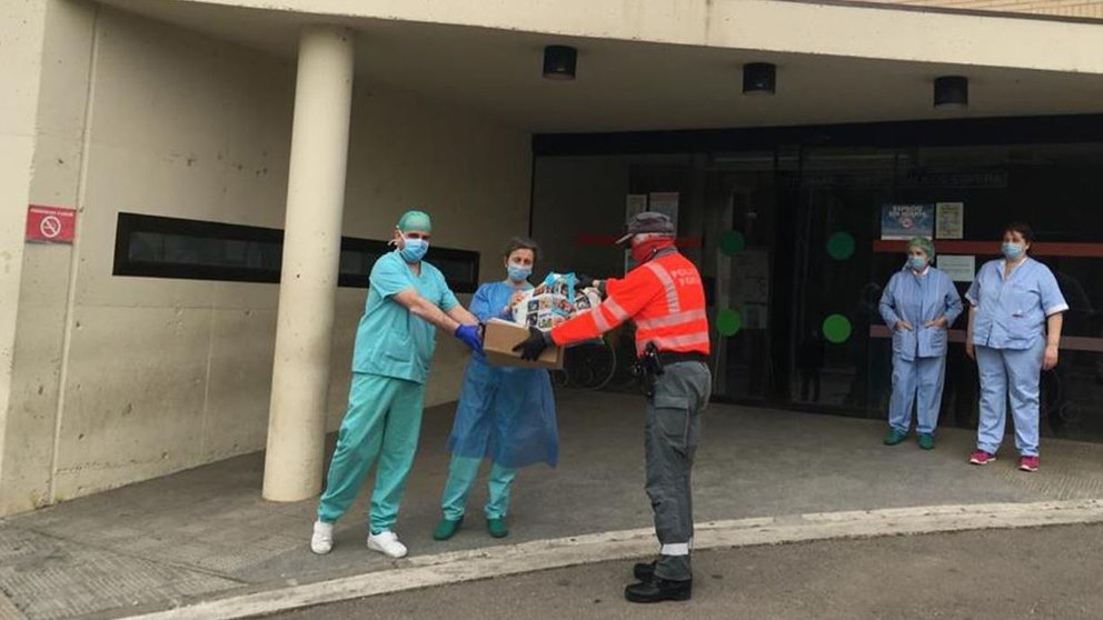 Entrega de material de seguridad en el hospital Reina Sofía de Tudela POLICÍA FORAL