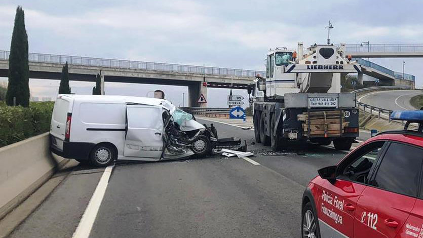Accidente de tráfico ocurrido en la autovía del Ebro, a la altura de Tudela. POLICÍA FORAL