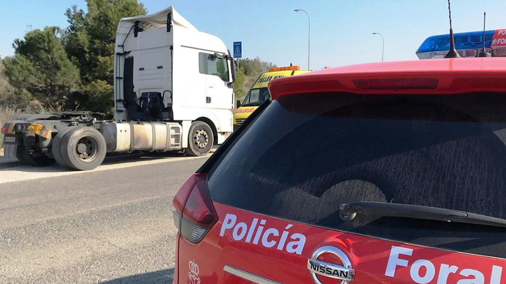 Camión inmovilizado en Tudela por tener las ruedas en mal estado POLICÍA FORAL