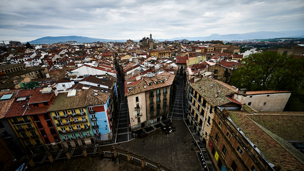 Vista del casco viejo de Pamplona durante el Domingo de Ramos de 2020. PABLO LASAOSA