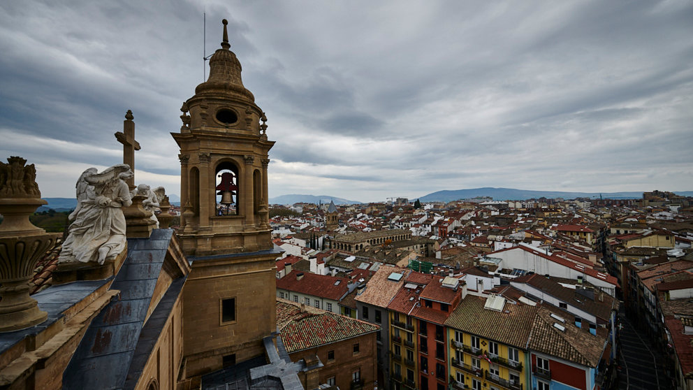 Vista del casco viejo de Pamplona durante el Domingo de Ramos de 2020. PABLO LASAOSA