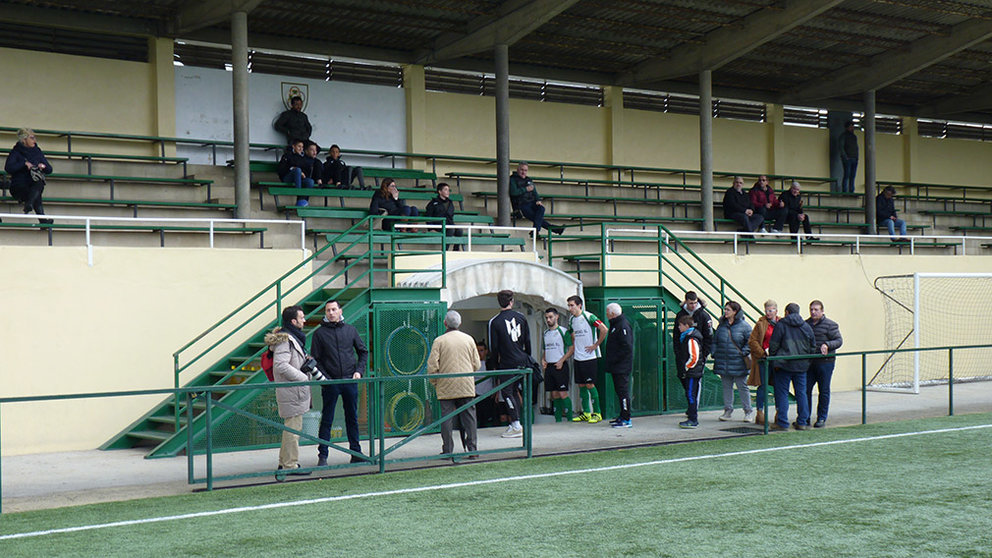 Campo de fútbol y gradas de las instalaciones del club Oberena en Pamplona. Navarra.com
