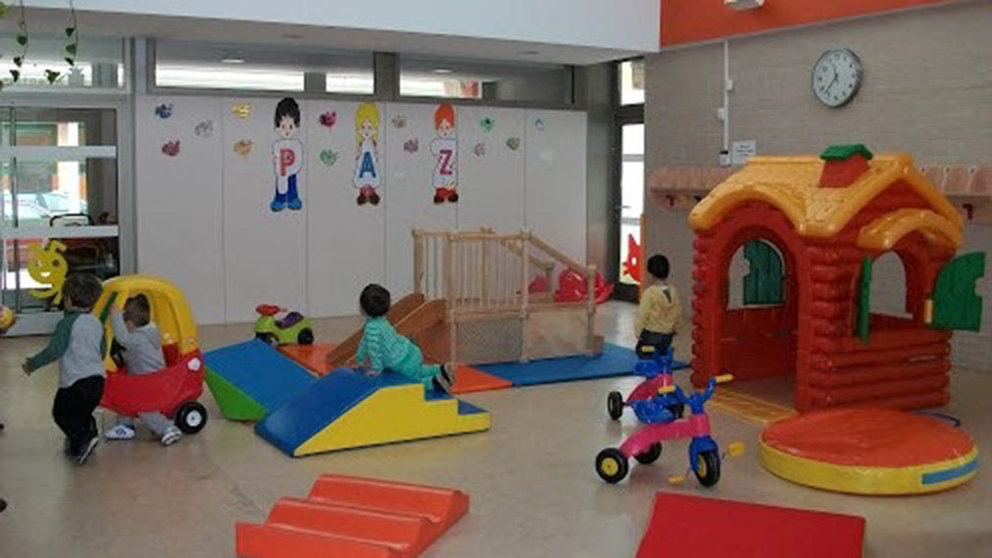 Varios niños juegan en una guardería (escuela infantil) para niños de 0-3 años en una guardería. ARCHIVO.