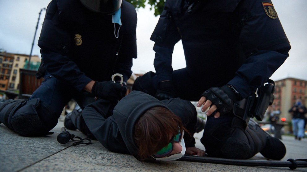 Altercados en la Plaza del Castillo durante la manifestación a favor del preso de ETA Patxi Ruiz. Miguel Osés