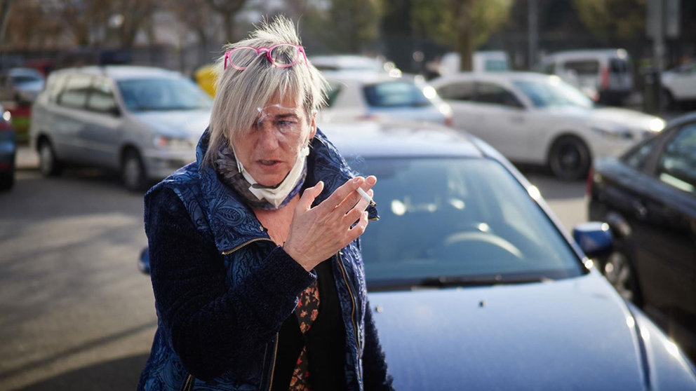 Una mujer fuma un cigarillo durante el estado de alarma por el coronavirus EUROPA PRESS