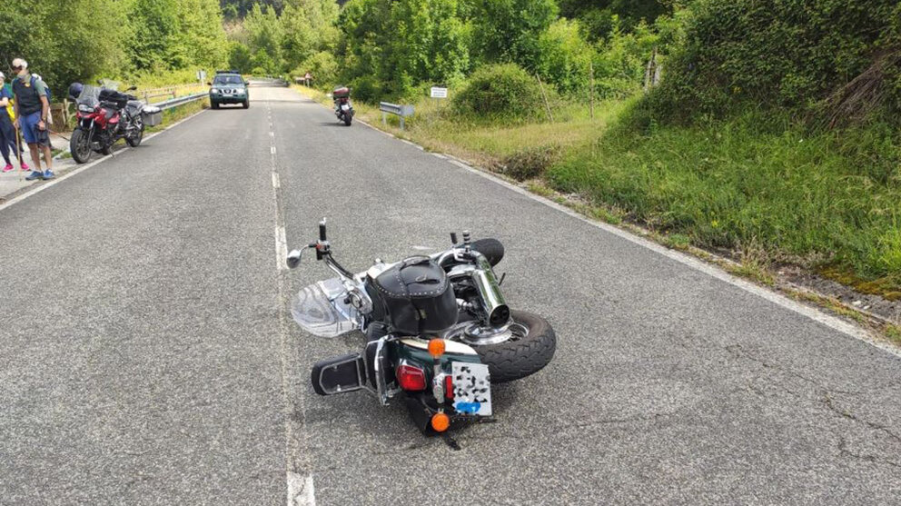 Accidente de un motorista en Latasa GUARDIA CIVIL