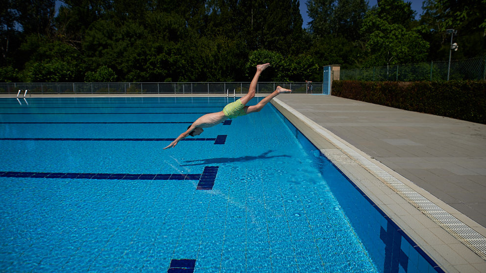 Reapertura de las piscinas de Aranzadi con el 75% de aforo para la temporada de verano. MIGUEL OSÉS