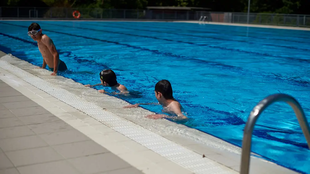 Reapertura de las piscinas de Aranzadi con el 75% de aforo para la temporada de verano. MIGUEL OSÉS