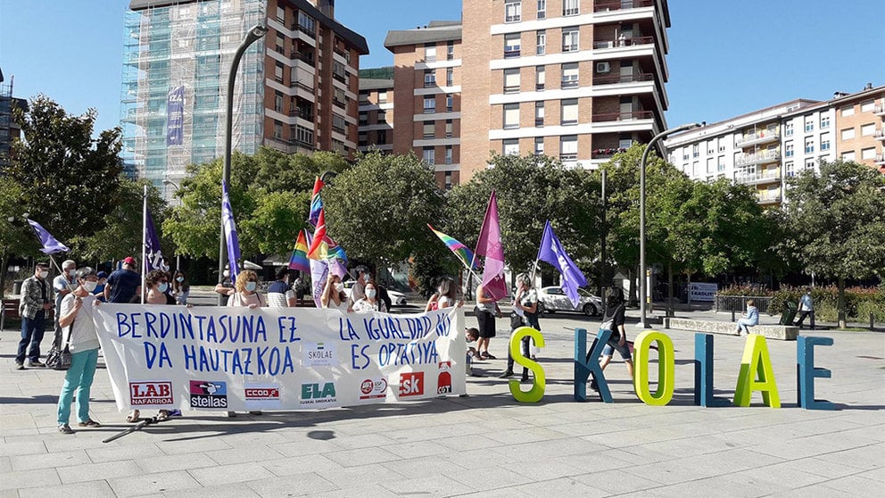 Sindicatos se concentran frente al Palacio de Justicia de Pamplona para pedir al Gobierno una defensa firme y contundente de Skolae. EUROPA PRESS