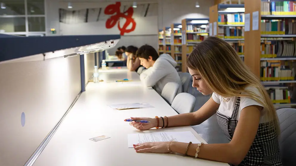 El aulario y la biblioteca de la Universidad Pública de Navarra (UPNA) acogen los exámenes de la EvAU de 2020 en Pamplona. FOTO UPNA (7)