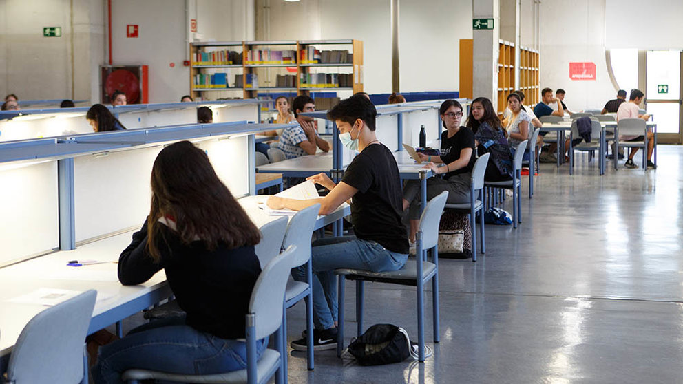 El aulario y la biblioteca de la Universidad Pública de Navarra (UPNA) acogen los exámenes de la EvAU de 2020 en Pamplona. FOTO UPNA (13)