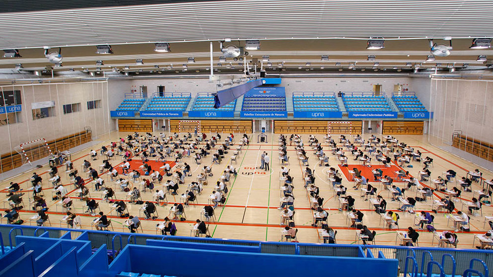 El polideportivos y el edificio El Sario de la Universidad Pública de Navarra (UPNA) acoge los exámenes de la EvAU de 2020. FOTO UPNA (2)